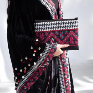 قُفطان قطيفة كوري مستورد درجة أولى مع تطريز أيتامين سيناوي وودع وباييت | Premium Imported Korean Velvet Kaftan with Sinai Embroidery, Shells & Sequins